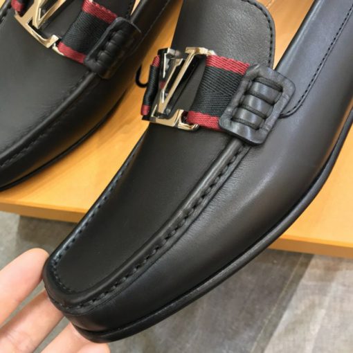 Các chi tiết giày LV siêu cấp được hoàn thiện tinh xảo như hàng chính hãng