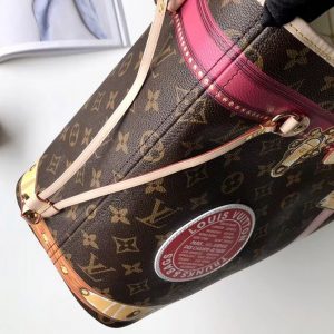 Mặt bên của túi Louis Vuitton M41390