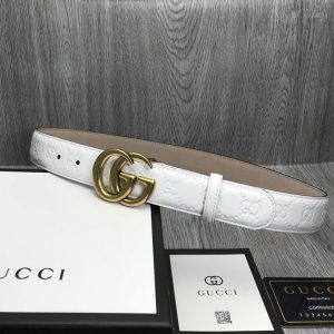 Phong cách cá tính trẻ trung trên thắt lưng Gucci trắng