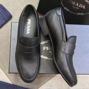 Royal Shop bán giày Prada