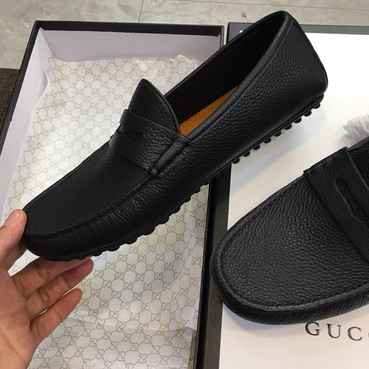 Trên tay giày nam Gucci GCGN5792