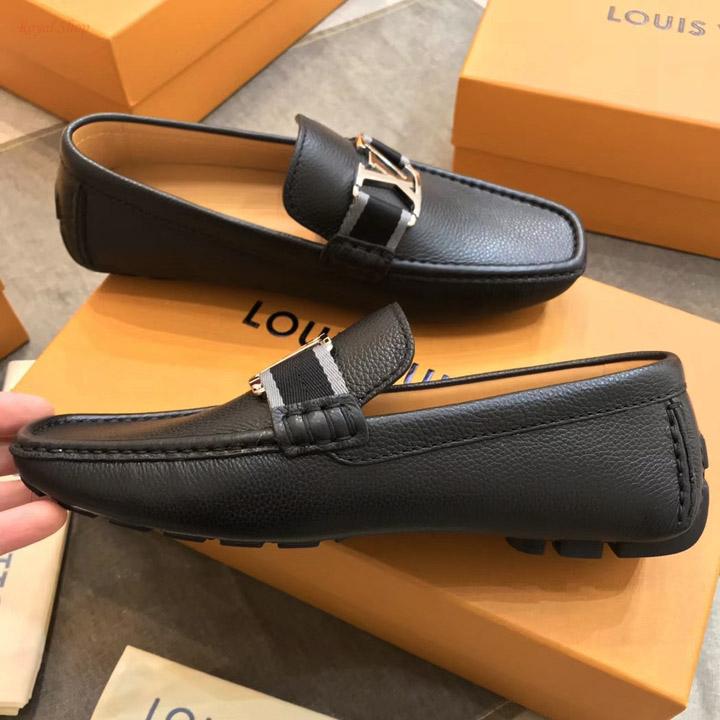 Trên tay giày nam Louis Vuitton siêu cấp 8694