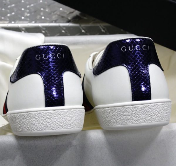 Phần gót giày Gucci màu xanh đậm