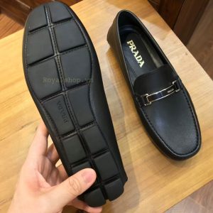 Phần đế của giày bệt nam Prada 5799