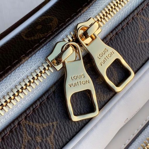 Tên thương hiệu Louis Vuitton được khắc rõ nét trên mặt khóa đôi