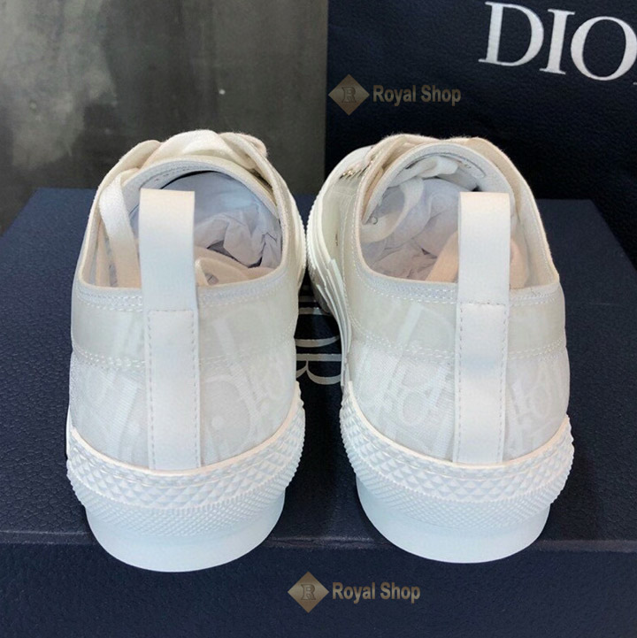 Gót giày màu trắng Dior