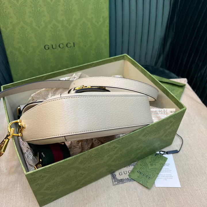 Phần đáy túi xách nữ Gucci