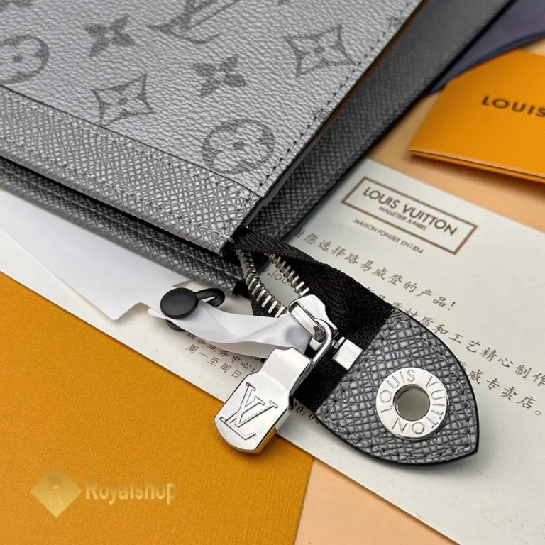 Khóa Túi LV cầm tay Pochette Voyage M69535