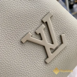 Logo bên ngoài Túi nam LV du lịch Keepall M22609