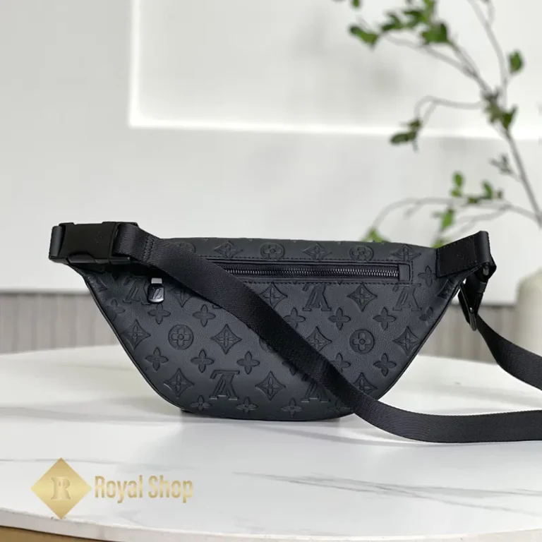 Mặt sau Túi LV đeo chéo nam Bumbag M46036