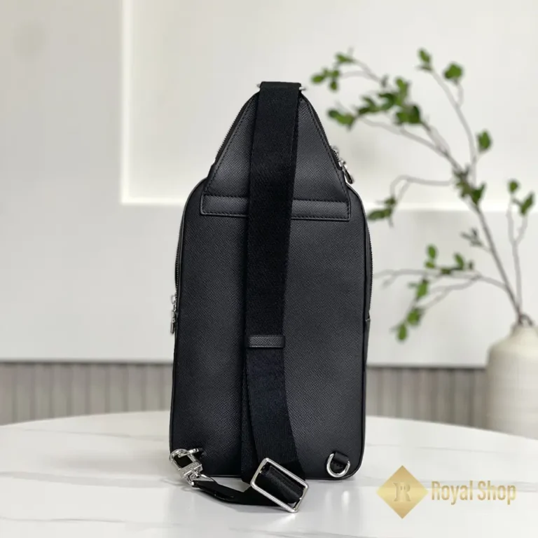 Mặt sau Túi nam LV Slingbag da taiga B-M30863