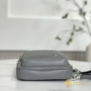 Phần đáy Túi đeo chéo nam LV Slingbag G-M30863