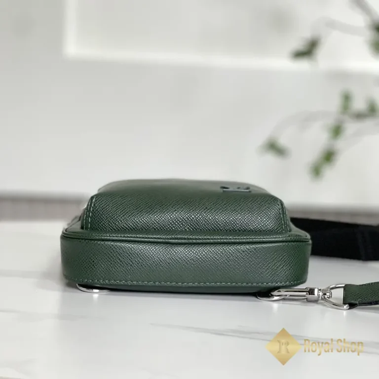 Phần đáy Túi nam LV Slingbag Gr-M30863