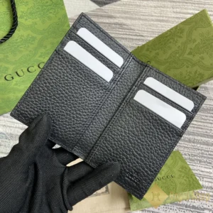 Bên trong Ví Gucci nam đựng thẻ Card Case 771159 AABXM 1000