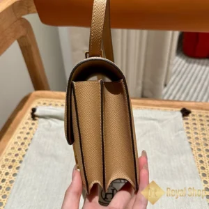 Cạnh Túi nữ Hermes Constance 19 Gold Brown