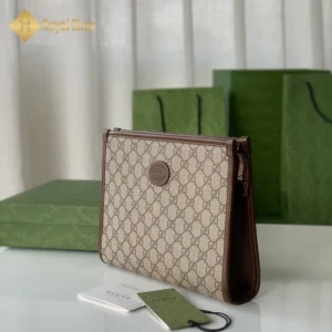 Cạnh bên Túi Clutch Gucci nam Interlocking 672956 màu be