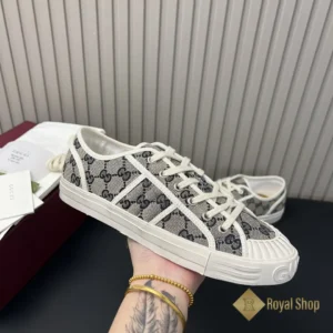 Trên tay Giày nam Gucci buộc dây sneaker Lido Gr-786382