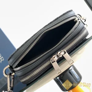 Bên trong Túi Dior nam đeo chéo Zipped Pouch màu đen 2OBBC119