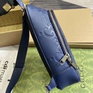 Cạnh bên Túi Gucci nam Jumbo GG crossbody màu xanh GC766937