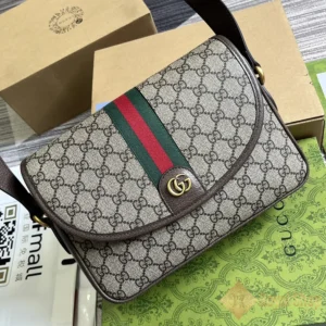 Góc nghiêng Túi Gucci nam đeo chéo Ophidia medium Messenger màu nâu GC724704