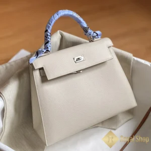 Góc nghiêng Túi xách nữ Hermes Kelly 25cm màu trắng