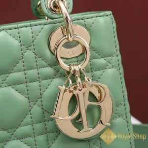 Logo Túi nữ Lady Dior màu xanh lá M0538