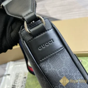 Logo dập chìm trên Túi Gucci nam GG Supreme Messenger màu đen GC792081FADJA 1042