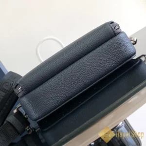 Phần đáy Túi nam Dior đeo chéo Zipped Pouch màu đen DR22412-2