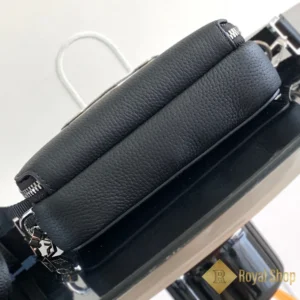 Phần đáy Túi nam Dior đeo chéo Zipped Pouch màu đen DR22412-3