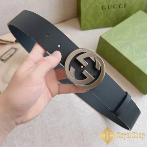 Trên tay Thắt lưng nam Gucci khoá trắng BGC092712