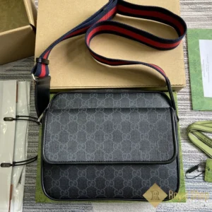 Trước Túi nam Gucci Small GG crossbody màu đen GC795479