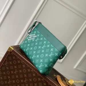 Túi clucht LV nam cầm tay Pochette Voyage Souple xánh lá M12665 đẹp