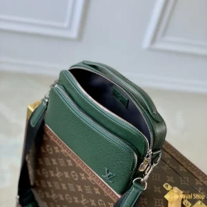 Túi nam LV Avenue Messenger taiga xánh lá M11657 giá rẻ