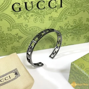 Vòng tay Gucci hoạ tiết GG hở màu đen 102503 like auth