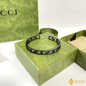 Vòng tay Vòng tay Gucci hoạ tiết GG hở màu đen 102503