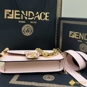 cận cảnh Túi Versace by Fendi nữ Fandace Baguatte hồng 102623