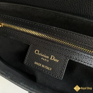 cận cảnh Túi nữ Dior Saddle Bag with Strap màu đen M0455