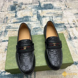 chi-tiet-Giay-nam-Gucci-de-cao-loafer-mau-den-GC101103TV-1-2.webp