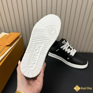 chi tiết Giày nam LV Trainer Sneaker màu đen 1AD9W9