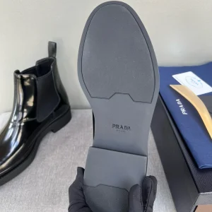 Giày boot Prada nam da bóng CKP4267 được làm thủ công