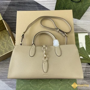 Túi Gucci nữ Medium Tote with hook closure màu be 795282