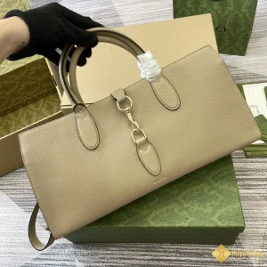 Túi Gucci nữ Medium Tote with hook closure màu be 795282 like auth