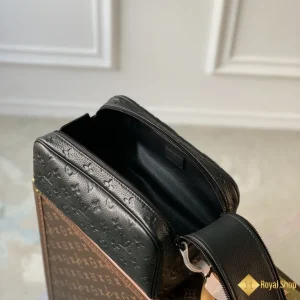 Túi LV nam cầm tay Dopp Kit màu đen M82576 11