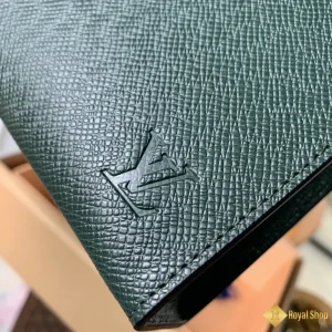 Túi LV nam cầm tay Pochette Voyage xanh lá M81556 like auth