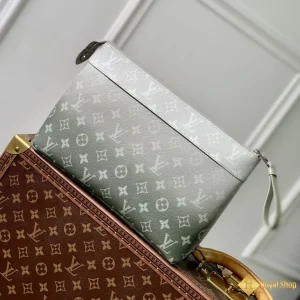 Túi clucht LV nam Pochette Voyage Souple màu xám M11545 like auth