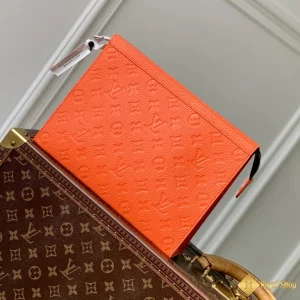 Túi clutch LV nam Pochette Voyage MM cam M61692