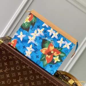 Túi clutch LV nam cầm tay Pochette Voyage xanh da trời M83465