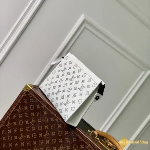 Túi clutch nam LV Pochette Voyage MM trắng M61692 like auth