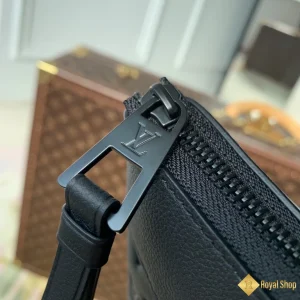 Túi clutch nam LV Pochette Voyage Souple màu đen M82545 11