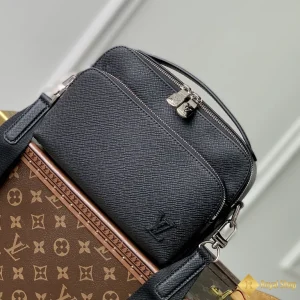 Túi nam LV Avenue Messenger taiga màu đen M11657 chính hãng